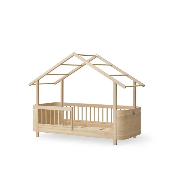 Gemütliches Hausbett mit niedrigem Einstieg aus Eiche. (Product)