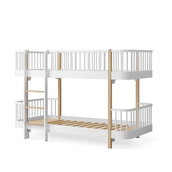 Halbhohes Etagenbett in Weiß mit Eichenbeinen. (Product)
