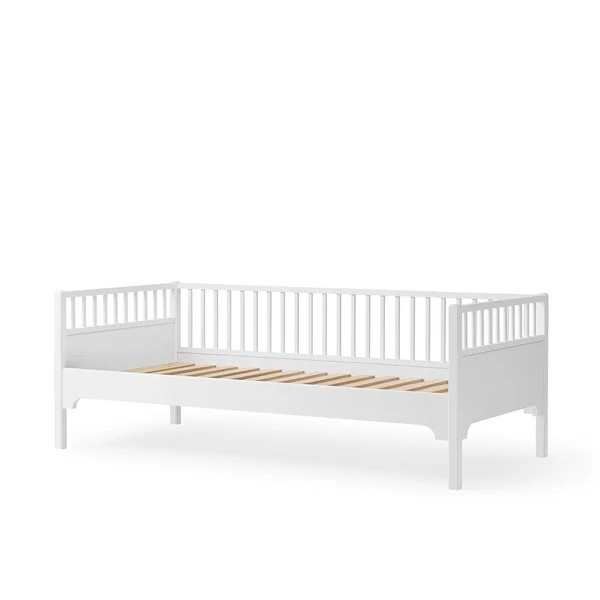 Zeitloses Bettsofa mit skandinavischem Design. (Product)