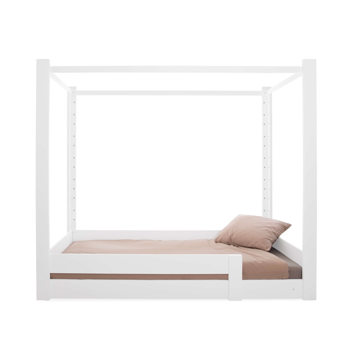 Mitwachsendes 7-in-1-Bett aus massiver Buche in Weiß. (Product)